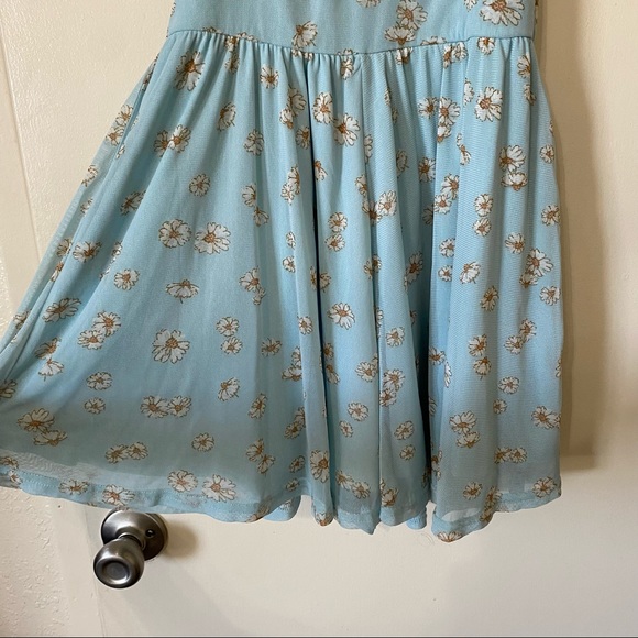 Urban Outfitters Daisy Romper - Picture 6 of 7